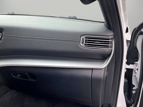 Certified 2025 Jeep Wagoneer Series III w/ Premium Group I AWD/4WD image 22