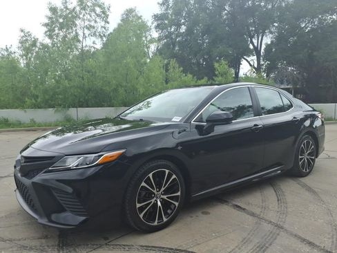 Used 2020 Toyota Camry SE FWD image 6