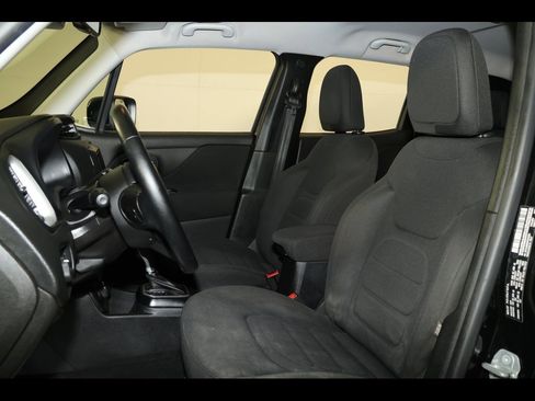 Used 2019 Jeep Renegade Latitude w/ Safety & Security Group II image 22