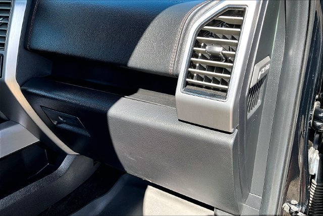 Used 2018 Ford F150 Platinum w/ Equipment Group 701A Luxury RWD image 15