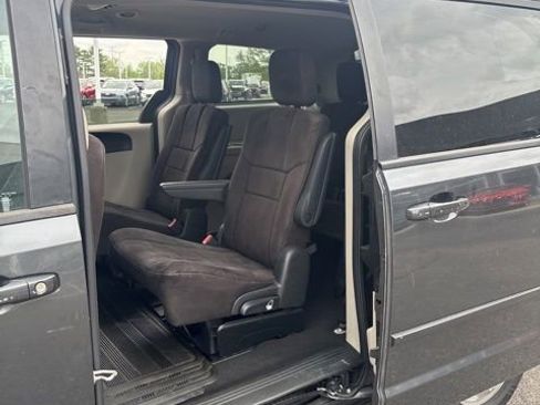 Used 2011 Dodge Grand Caravan Mainstreet w/ PWR Convenience Group image 15