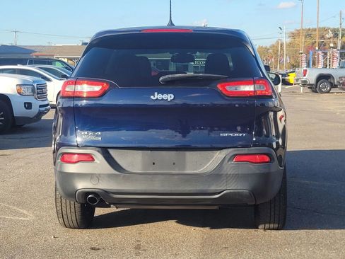 Used 2015 Jeep Cherokee Sport image 9