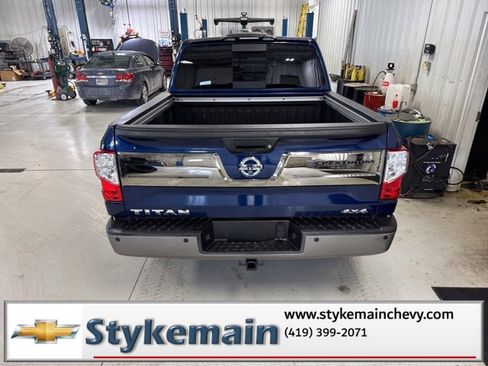 Used 2017 Nissan Titan Platinum Reserve image 11
