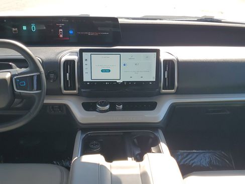 Certified 2025 Ford Expedition Active image 17