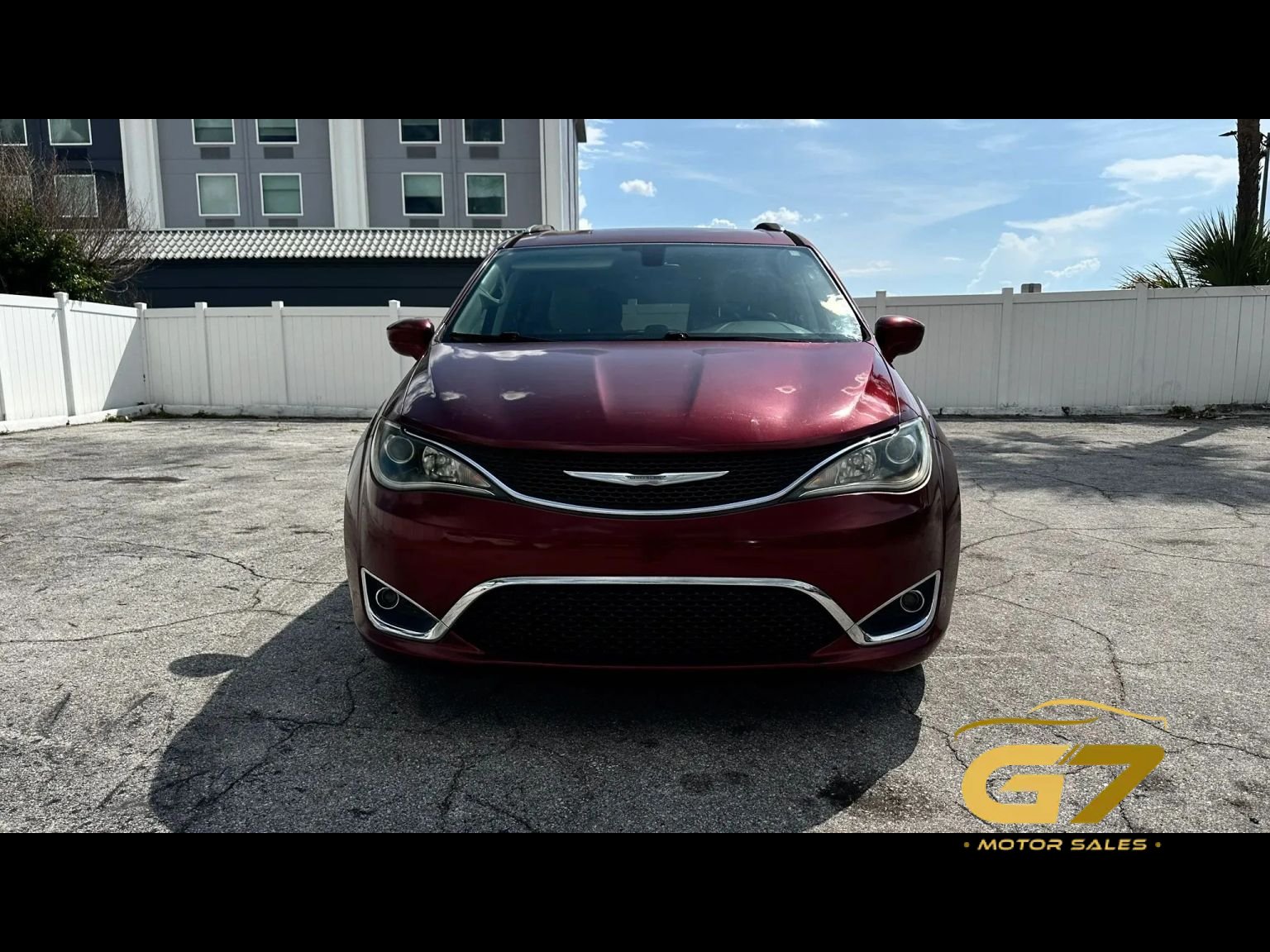 Used 2017 Chrysler Pacifica Touring-L Plus FWD image 2