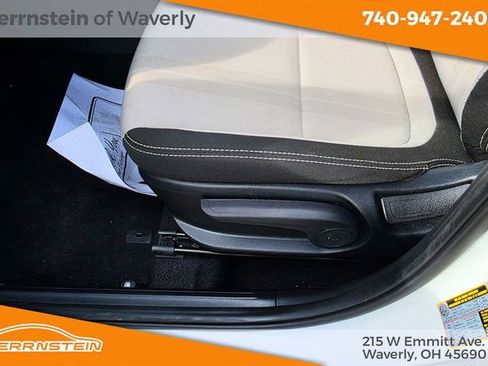 Used 2025 Hyundai Venue SEL FWD image 15