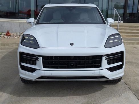New 2025 Porsche Cayenne Turbo image 10