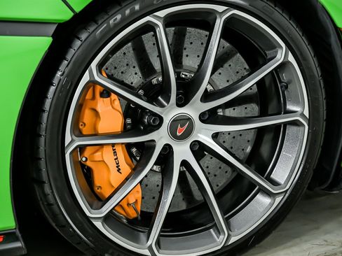 Used 2018 McLaren 570S Spider image 17