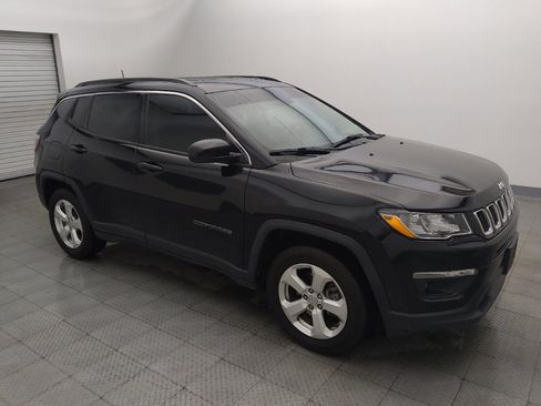 Used 2018 Jeep Compass Latitude FWD image 11