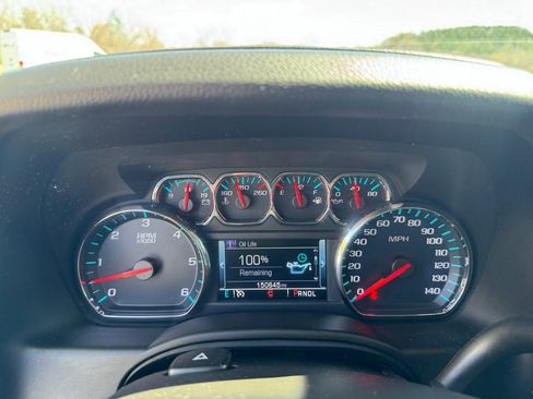 Used 2018 Chevrolet Suburban LT image 33