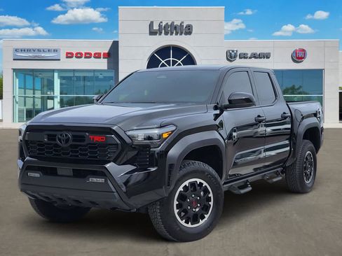Used 2025 Toyota Tacoma TRD Off-Road AWD/4WD image 1