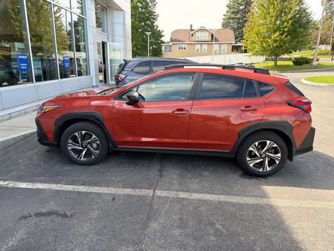 Used 2024 Subaru Crosstrek 2.0i Premium AWD/4WD image 3