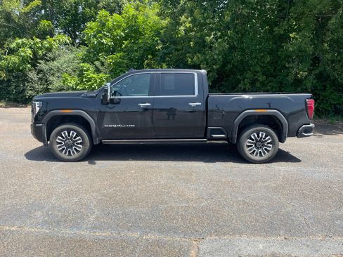 Used 2024 GMC Sierra 2500 Denali Ultimate w/ Max Trailering Package AWD/4WD image 2