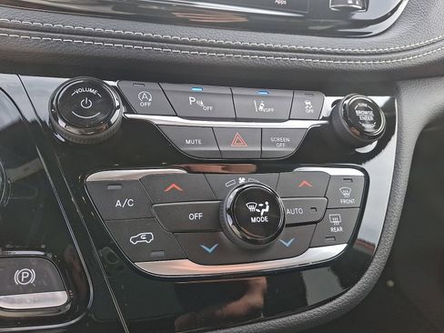 New 2026 Chrysler Pacifica Select image 13