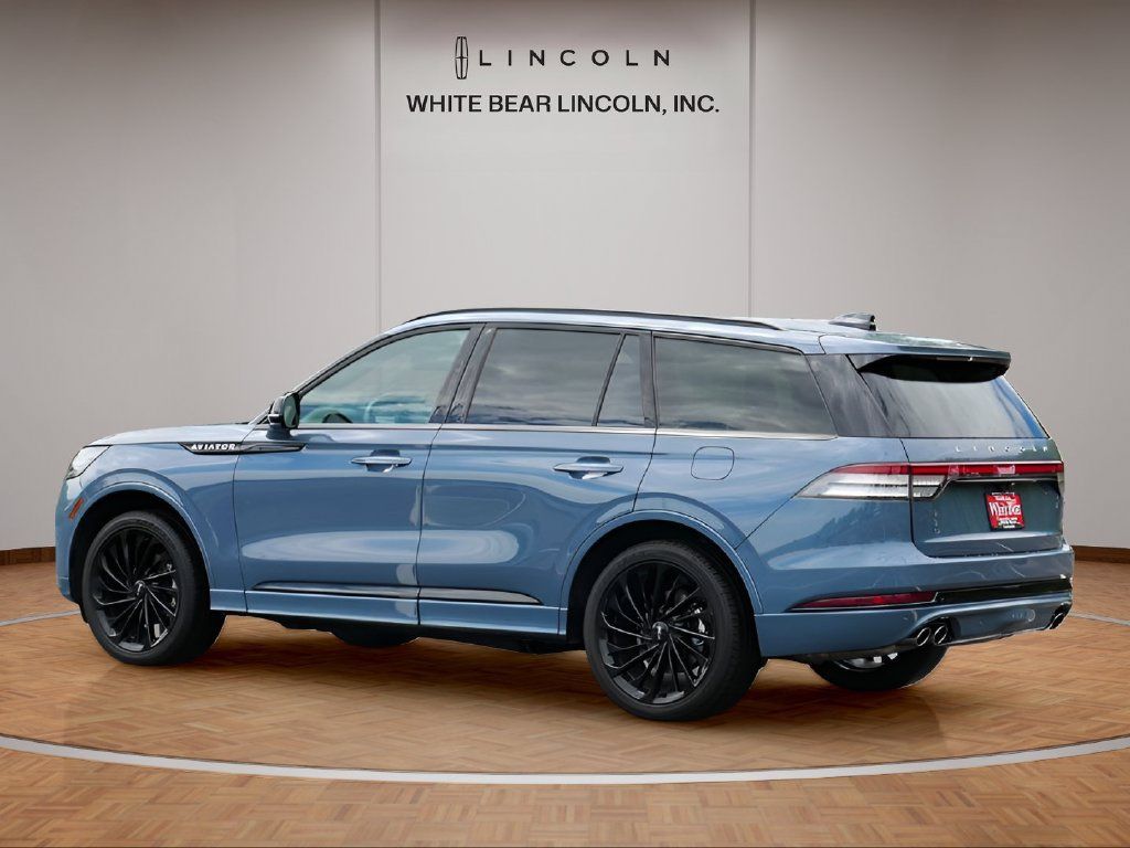 Used 2026 Lincoln Aviator Reserve AWD/4WD image 7