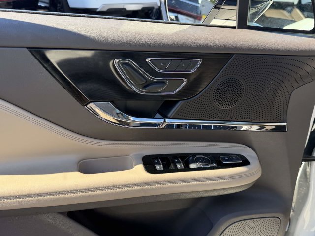Used 2023 Lincoln Corsair AWD w/ Equipment Group 101A image 18