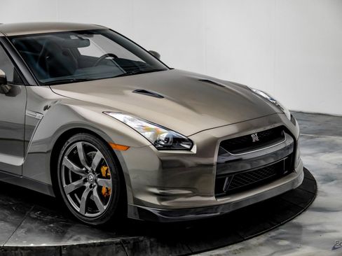 Used 2009 Nissan GT-R Premium image 30