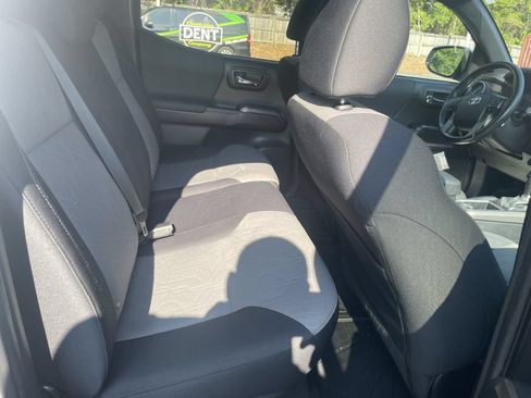 Used 2022 Toyota Tacoma TRD Off-Road RWD image 14
