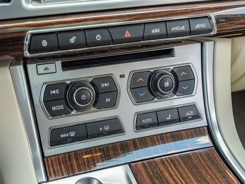 Used 2012 Jaguar XF Portfolio image 29