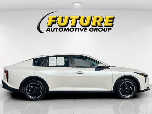 Used 2025 Kia K4 EX image 3