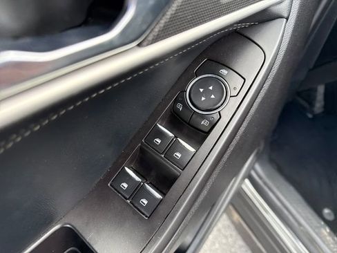 Used 2020 Ford Explorer XLT w/ Equipment Group 202A image 26