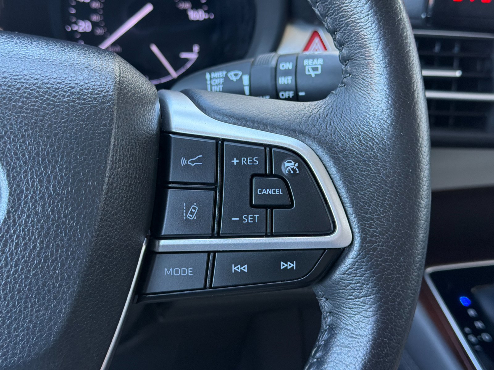 Used 2022 Toyota Sienna XLE FWD image 30