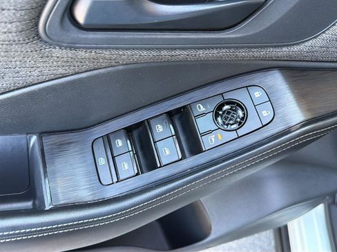 Used 2022 Nissan Rogue S AWD/4WD image 30