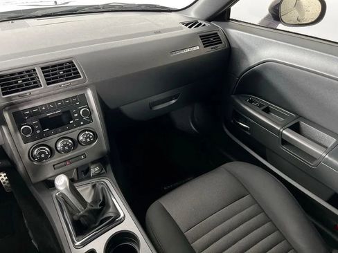 Used 2013 Dodge Challenger R/T image 21