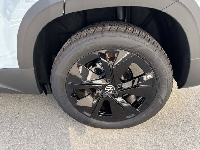 New 2026 Volkswagen Taos SE FWD image 6