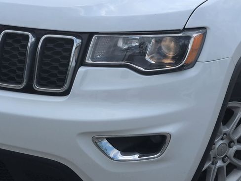 Certified 2020 Jeep Grand Cherokee Laredo w/ Security & Convenience Group AWD/4WD image 11