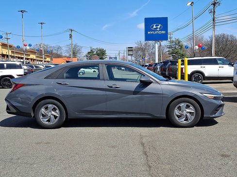 Used 2024 Hyundai Elantra SE FWD image 8
