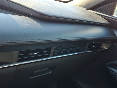 Used 2023 MAZDA MAZDA3 s image 29