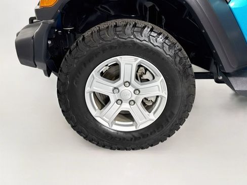 Used 2019 Jeep Wrangler Sport AWD/4WD image 28