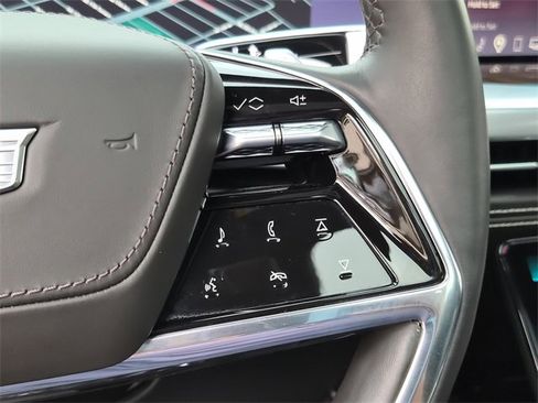 Certified 2025 Cadillac Escalade ESV Sport Platinum image 30