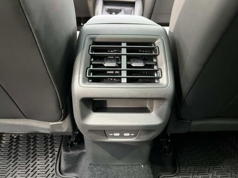 New 2026 Volkswagen Tiguan SE R-Line image 23