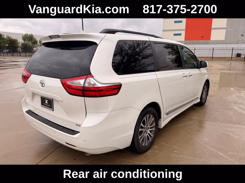 Used 2018 Toyota Sienna XLE Premium FWD image 4