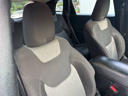 Used 2014 Jeep Cherokee Latitude FWD image 25