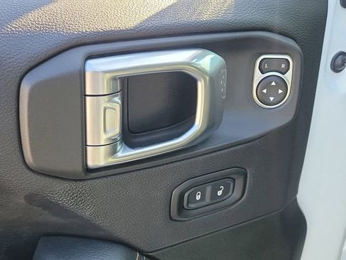 Used 2022 Jeep Gladiator Overland image 23