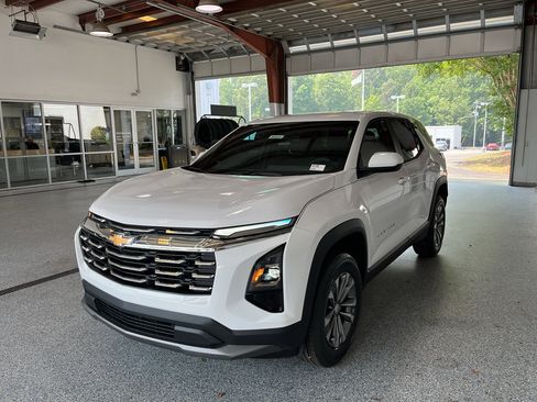 New 2026 Chevrolet Equinox LT FWD image 4