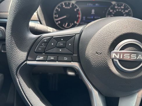Used 2025 Nissan Altima 2.5 SV FWD image 14