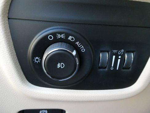 Used 2021 Jeep Grand Cherokee L Limited image 27