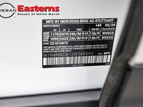 Used 2025 Mercedes-Benz GLB 250 w/ Exclusive Package image 38