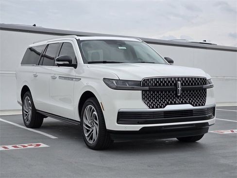 New 2025 Lincoln Navigator L Reserve image 3