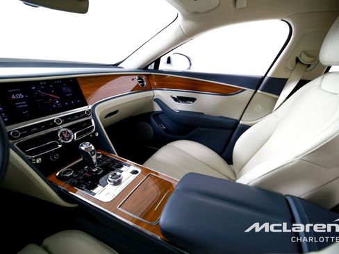 Used 2023 Bentley Flying Spur Plug-In Hybrid image 15