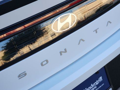New 2026 Hyundai Sonata Limited FWD image 8