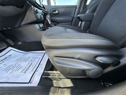 Used 2023 Jeep Renegade Trailhawk image 12