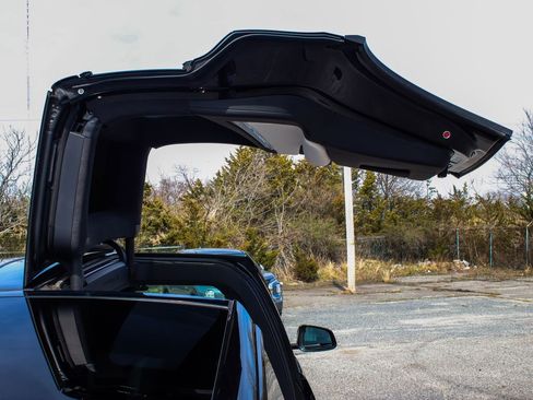 Used 2022 Tesla Model X Plaid image 12