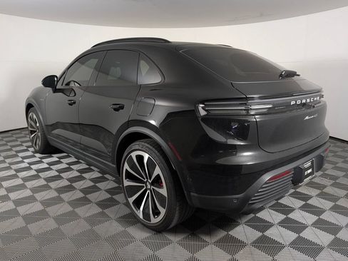 Certified 2025 Porsche Macan 4S Electric AWD/4WD image 3