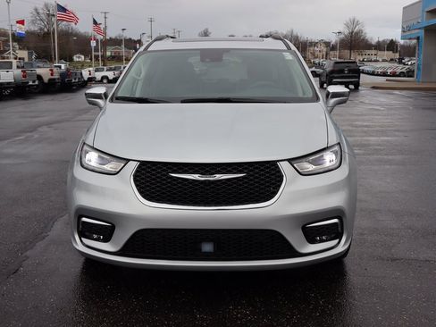 Used 2022 Chrysler Pacifica Limited image 41