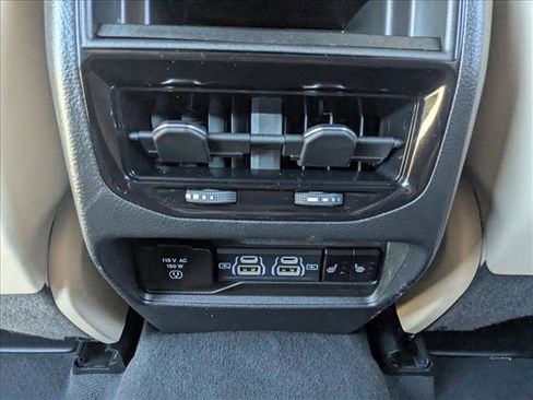 Used 2023 Jeep Grand Cherokee Limited AWD/4WD image 17